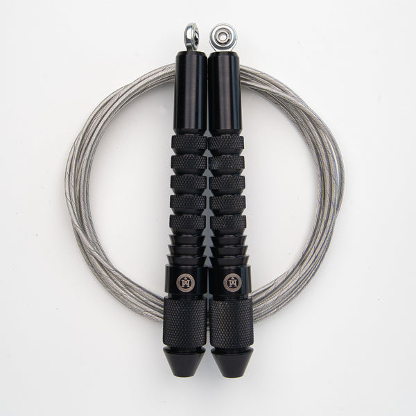 Corde à sauter noire avec câble enrobé clair