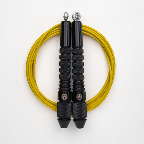 Corde à sauter noire avec câble enrobé jaune