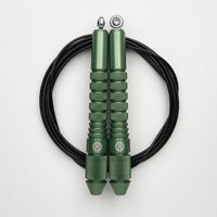 Corde à sauter verte avec câble enrobé noir